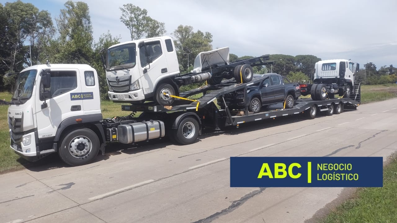 Camiones pesados de carga y transporte en ruta